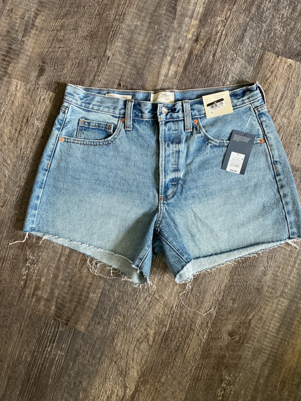 NWT Universal Thread 90s Baggy Light  Wash Shorts with Frayed Hem